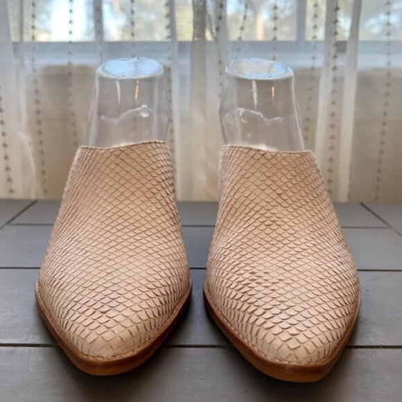 Matisse Cammy Snake Embossed Pointed Toe Mule Block Heel - Picture 2 of 12